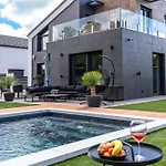 Porte With Pool&jacuzzi *