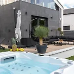 Villa Porte With Pool&jacuzzi