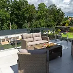 Porte With Pool&jacuzzi Villa
