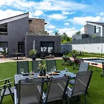 Porta - Privat Pool And Jacuzzi