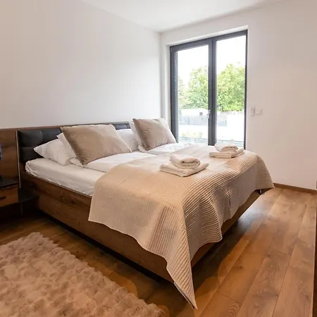 Porte - Private Pool And Jacuzzi וילה Balatonalmádi