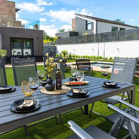 Porte - Private Pool And Jacuzzi וילה *