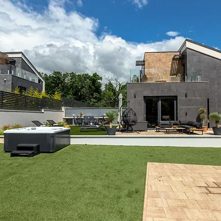 Porte - Private Pool And Jacuzzi Villa *