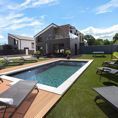 Villa Porte With Pool&jacuzzi