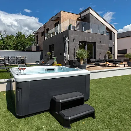 Porte With Pool&jacuzzi *