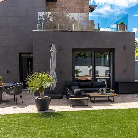 Porta - Private Pool And Jacuzzi Villa *