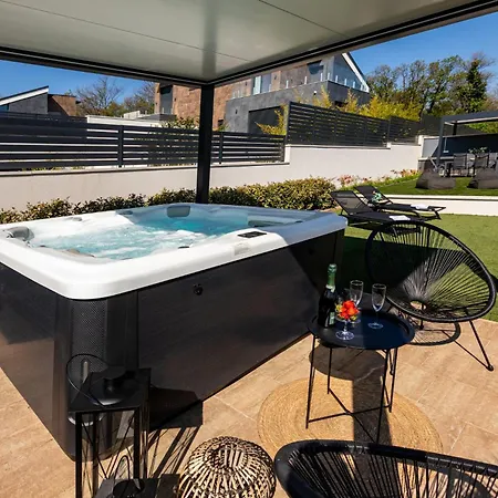 Porta - Private Pool And Jacuzzi Balatonalmádi