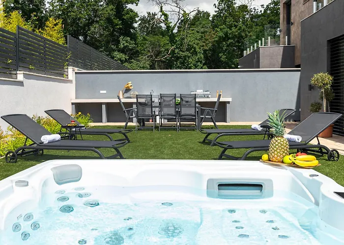 Porta - Private Pool And Jacuzzi *