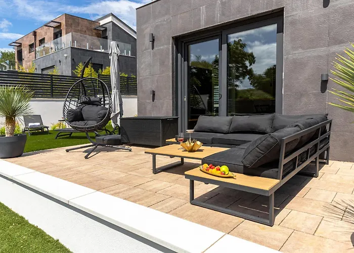 Porte With Pool&jacuzzi Villa
