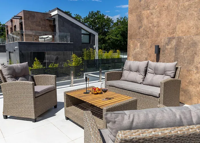 Villa Porte With Pool&jacuzzi *