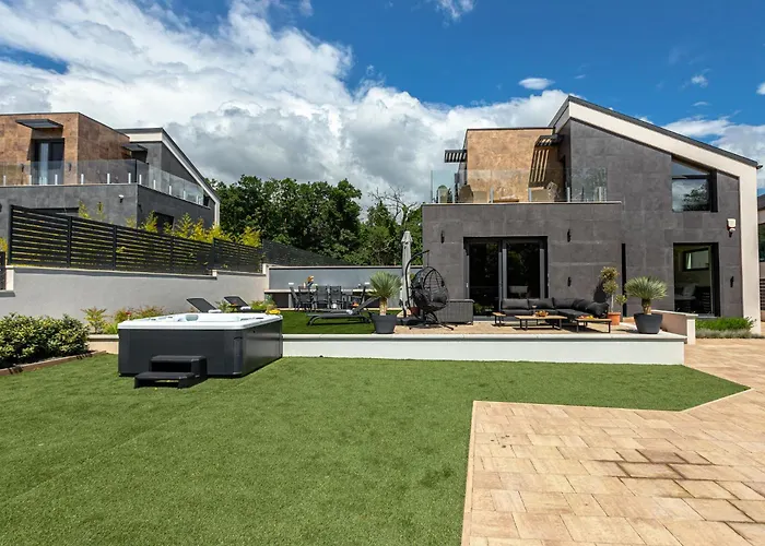 Porta - Private Pool And Jacuzzi فيلة *