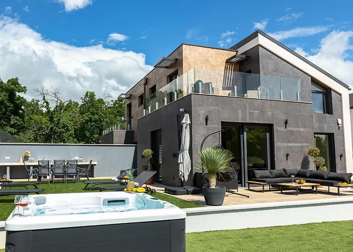 فيلة Porta - Private Pool And Jacuzzi