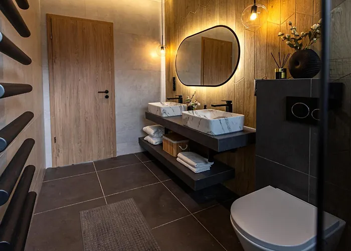 Porta - Private Pool And Jacuzzi فيلة Balatonalmádi